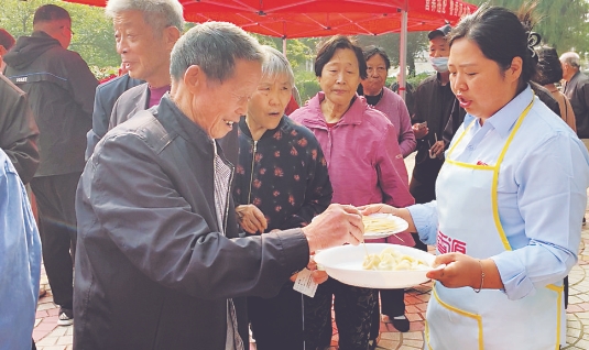 爱心水饺 情暖老人