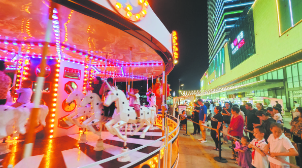 夏日“烟火气”点亮城市“新夜态”