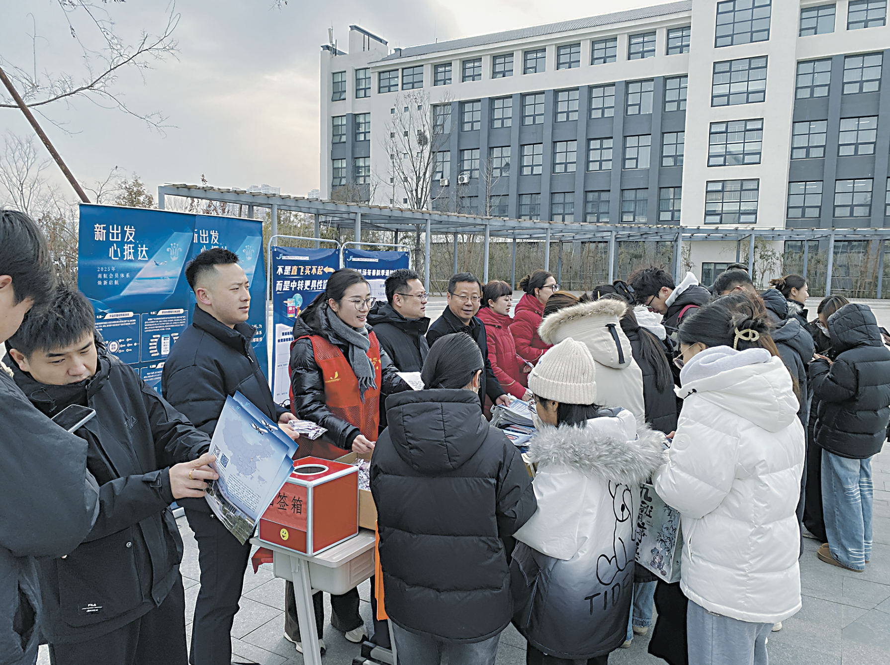 航空优惠进校园，助力学子回家路