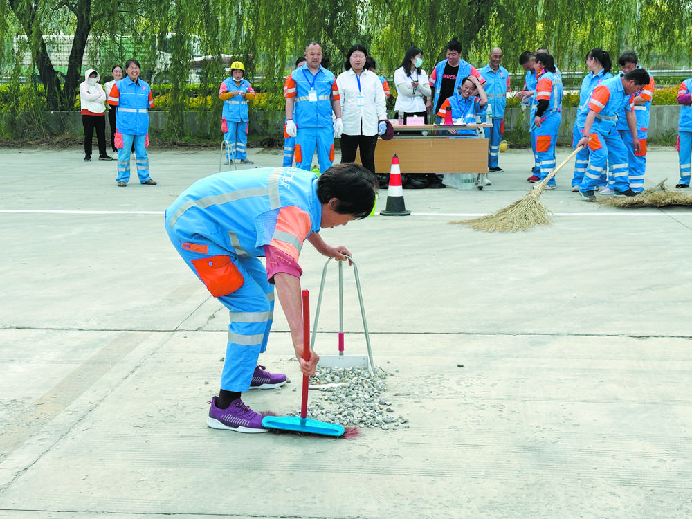 70余名环卫工人赛场竞技