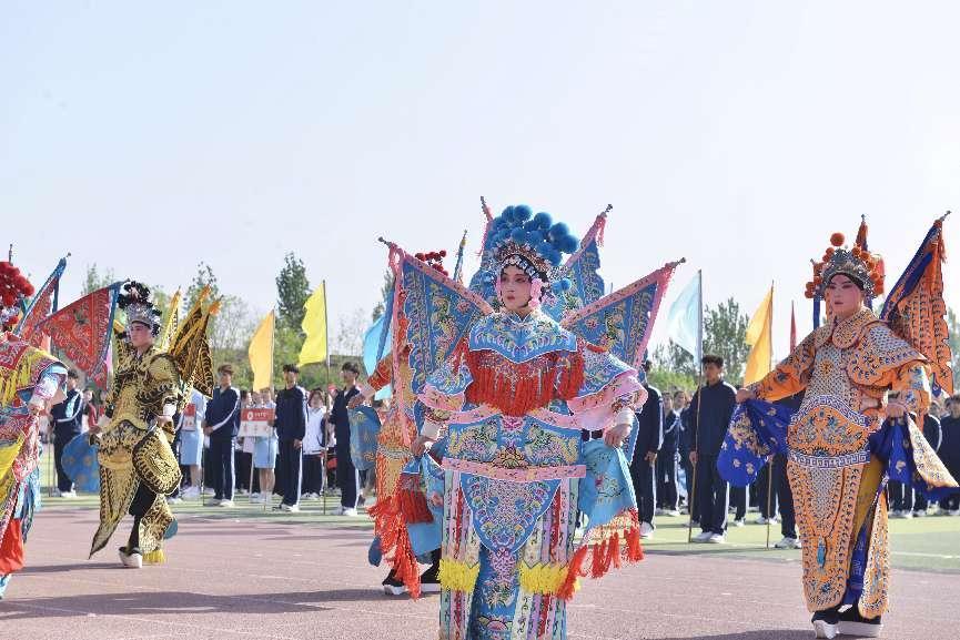 这所大学的运动会开幕式有“戏”