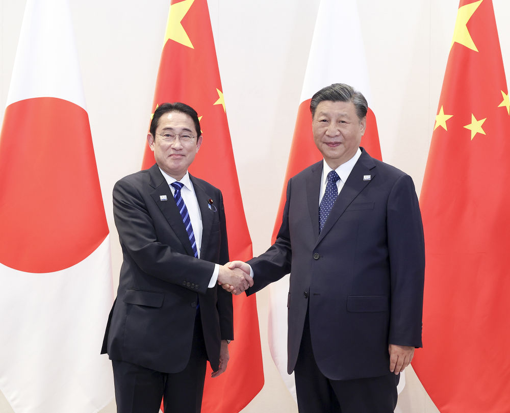 习近平会见日本首相岸田文雄