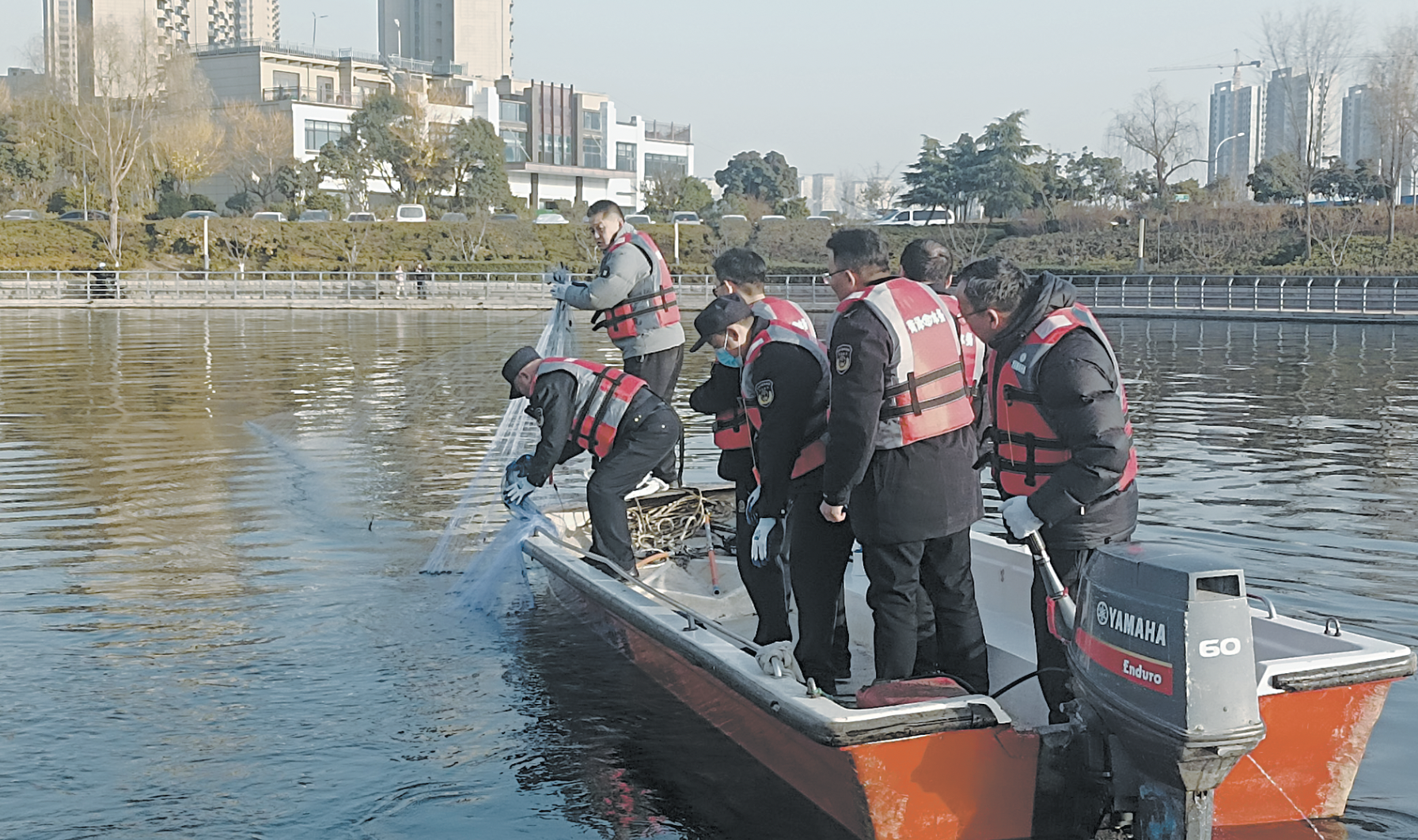 多部门联合执法打击非法捕捞