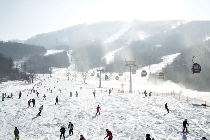 新华财经｜冰雪运动“热” 彰显冬日经济活力