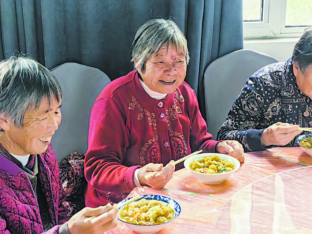 郓城首家便民助老食堂迎客