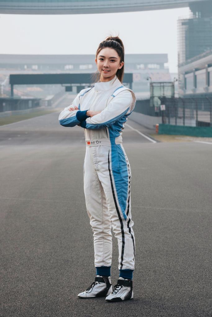 从视频博主到F1学院赛场的中国女车手