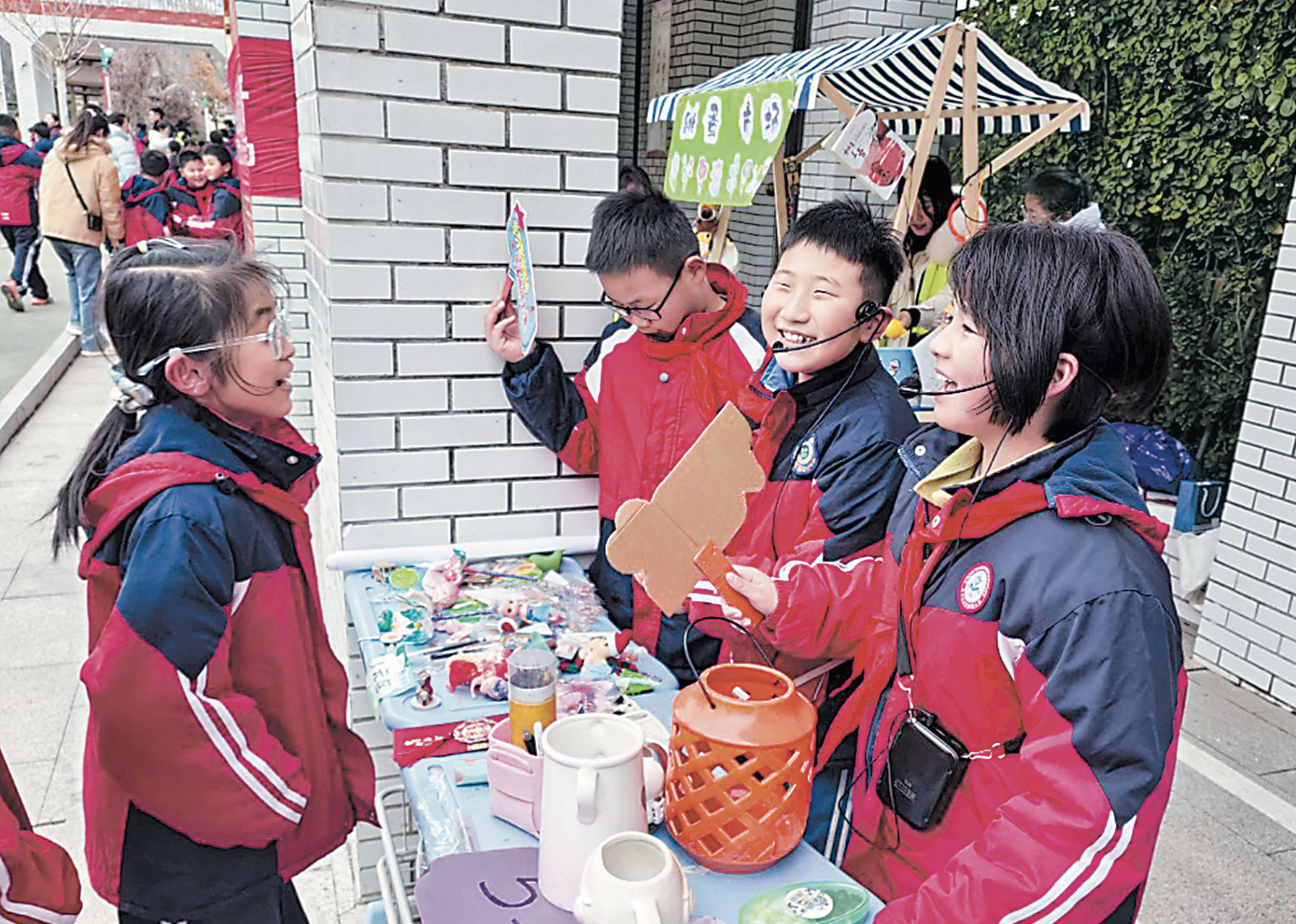 义卖善举助力贫困学子