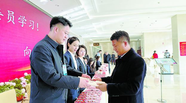 市政协委员报到 菏泽正式进入“两会时间”