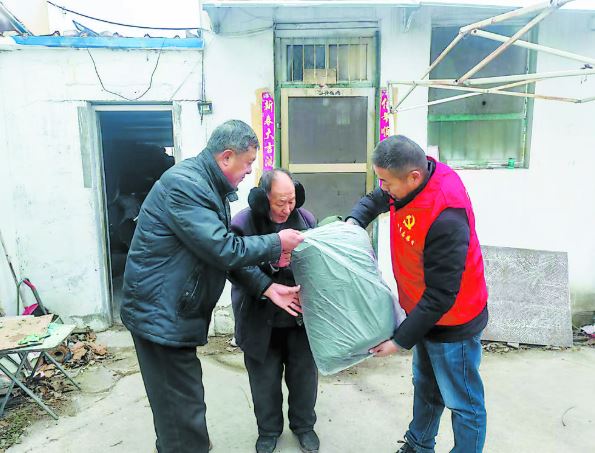寒冬送暖意 平安护民生