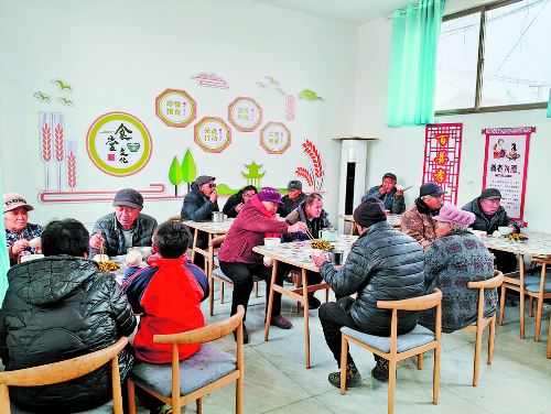 一碗腊八粥 温暖老人心