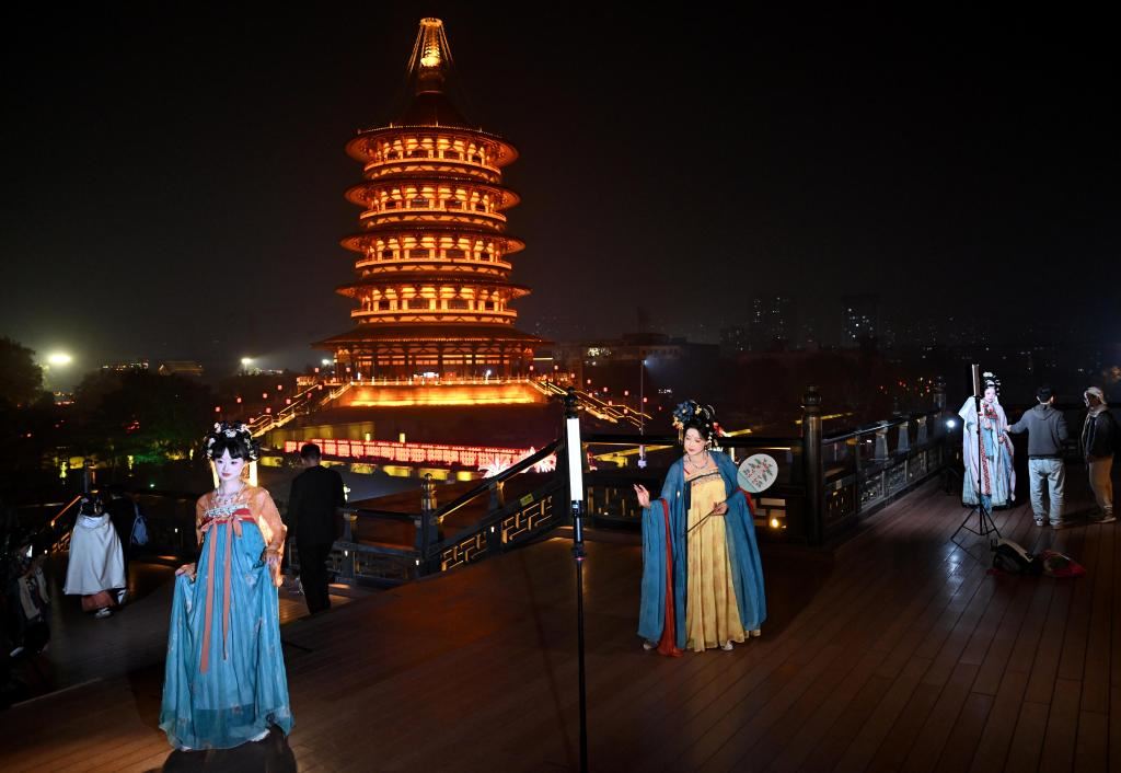 因地制宜发展新质生产力｜科技赋能 文化打底——古都洛阳何以成文旅“顶流”？_新闻频道