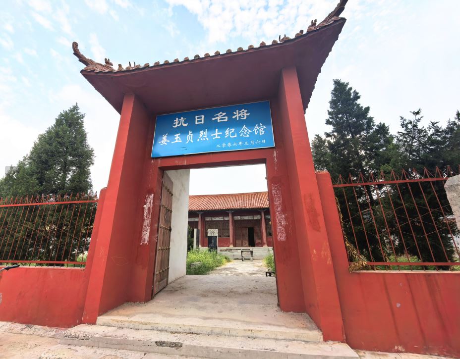 英雄丰碑屹立  精神火炬长明