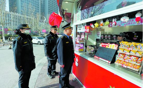 春节假期，他们守护城市烟火气