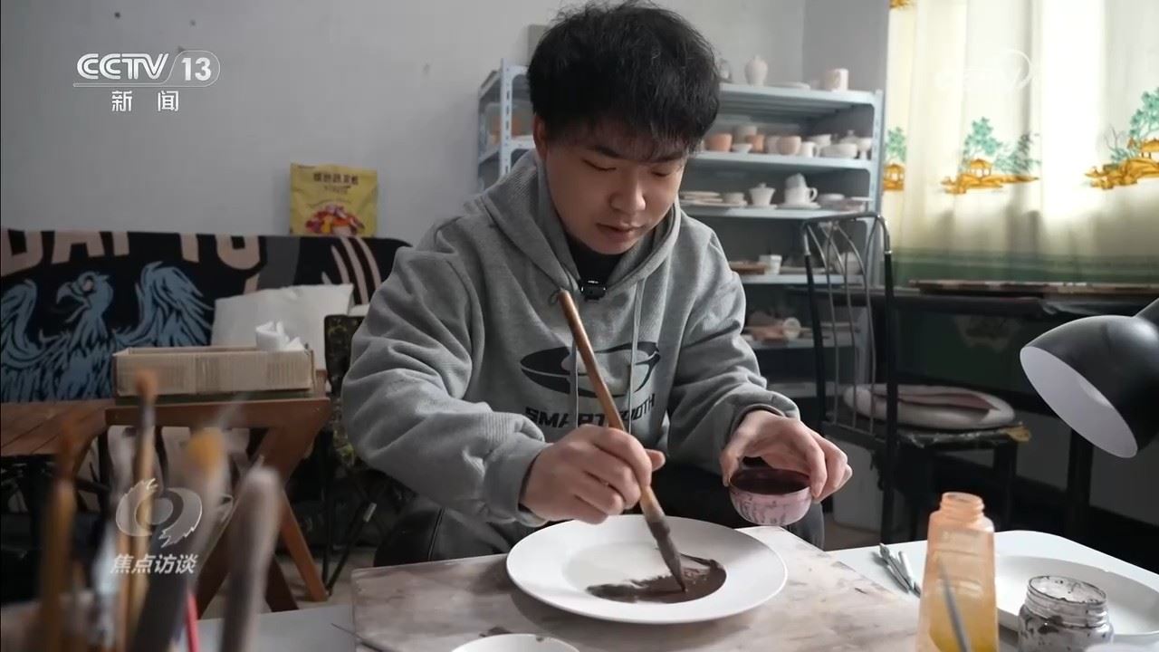焦点访谈｜年轻创客寻梦景德镇 这里究竟有怎样的“瓷”效应？_新闻频道