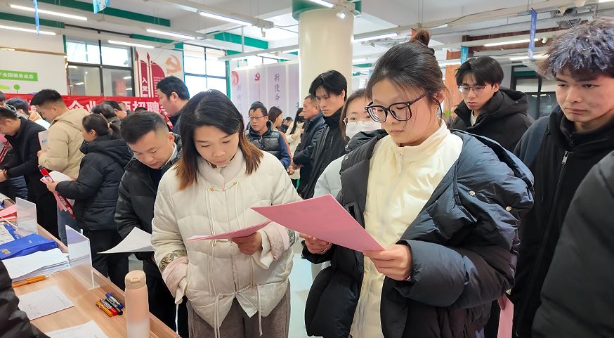 精准施策促就业