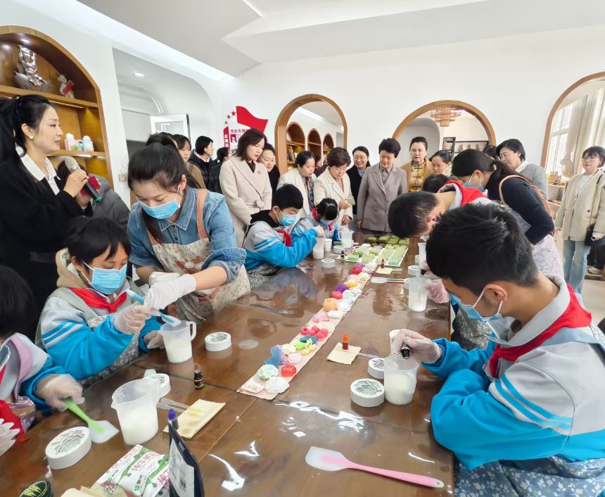 巾帼建功，共促发展