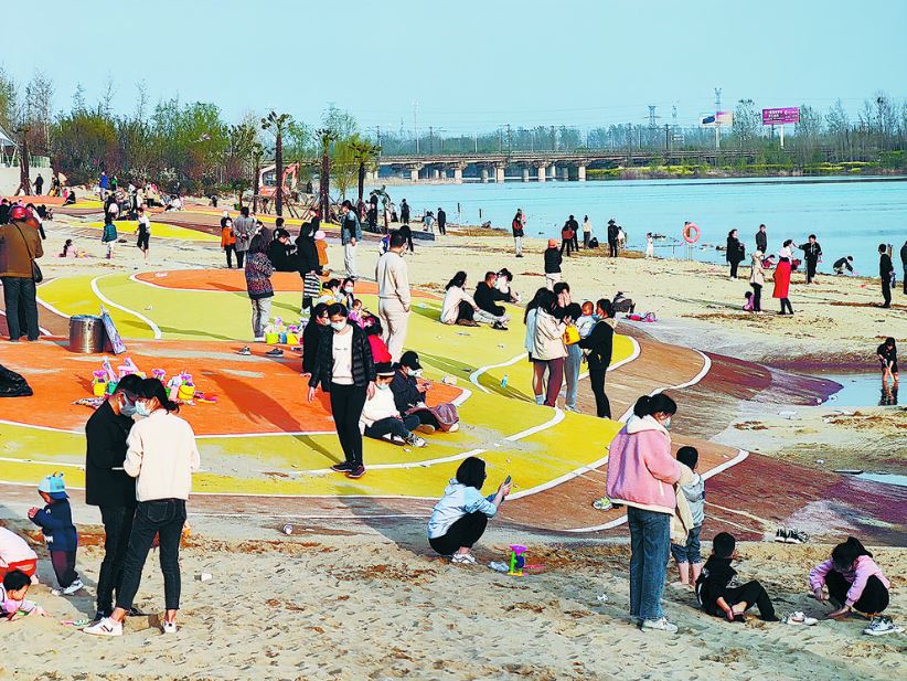 万福河沙滩公园成市民春游打卡地