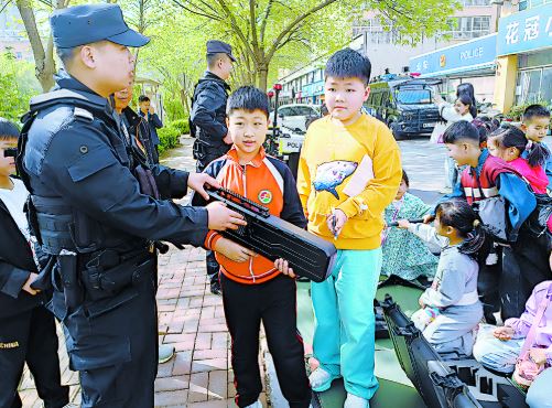 警务站体验真“警”彩
