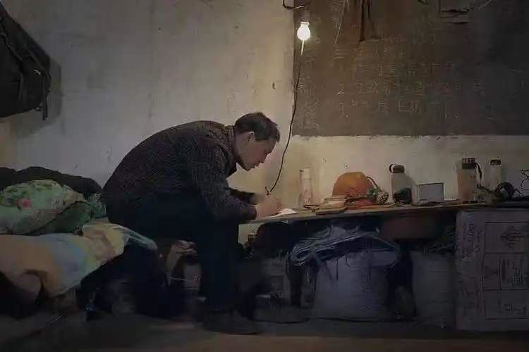 “阅读是打开自己与世界的重要方法”——对话“矿工诗人”陈年喜_民声频道