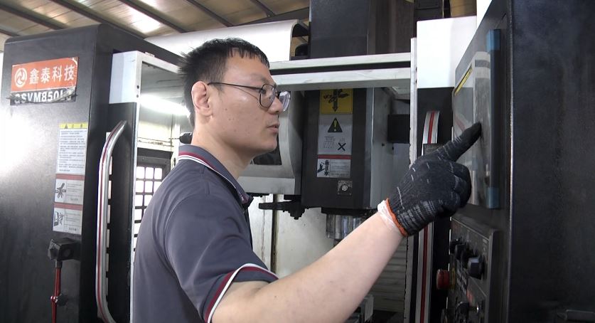 “智改数转”促企提质效