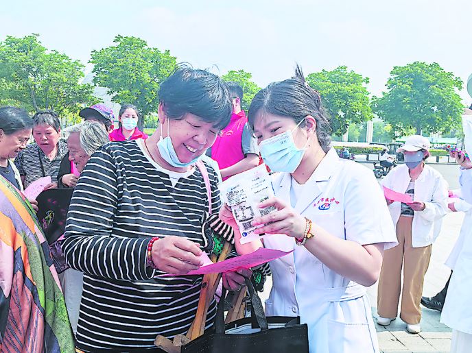 市疾控中心开展“‘碘’亮健康 普惠民生 ”主题宣传活动