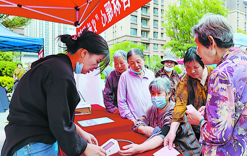 暖心服务送到居民家门口