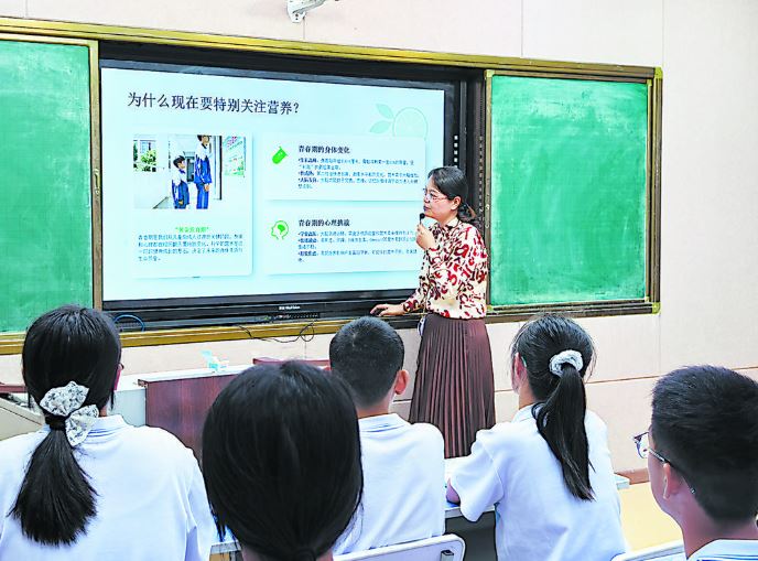 市疾控中心开展“全民营养周”家庭健康宣讲活动