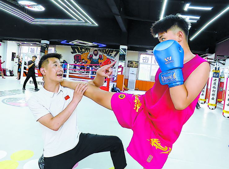 “假肢教练”和他的武术梦