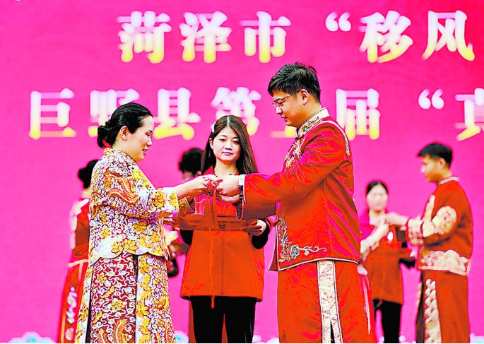 集体婚礼传递新式浪漫