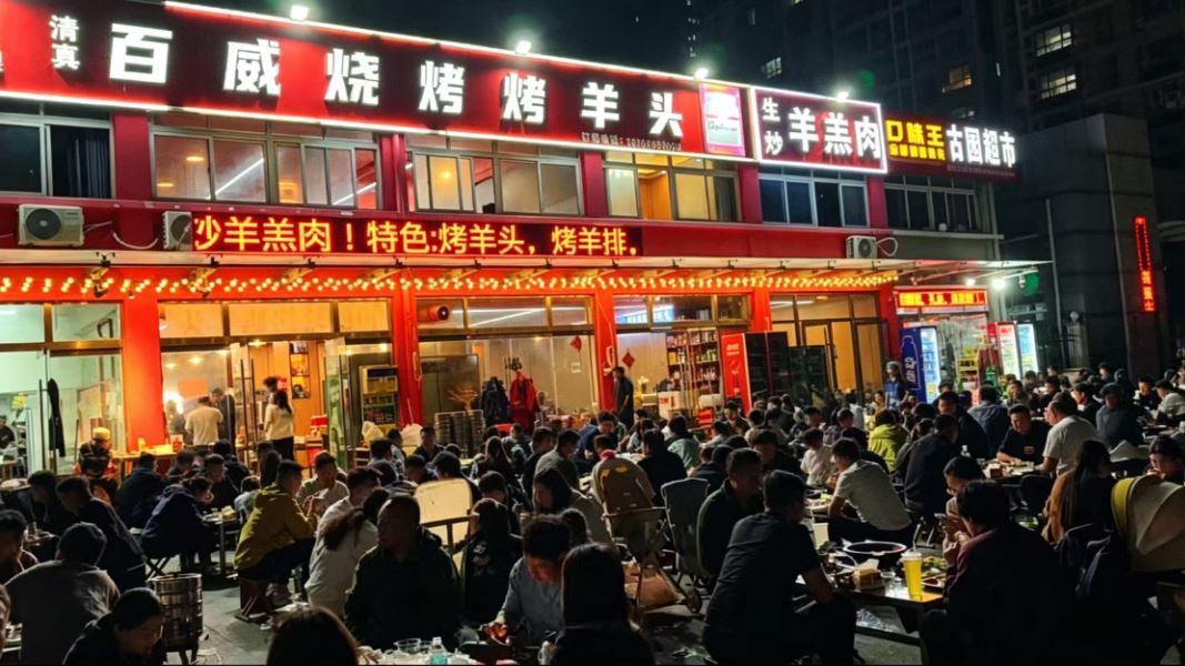 “地摊经济”释放菏泽夏夜活力
