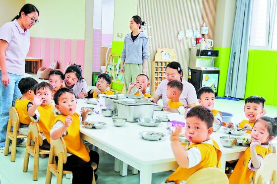 社区托育暖民心