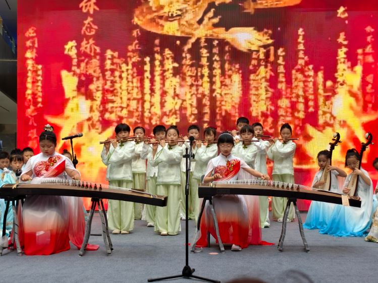 我市举办庆“六一”儿童展演
