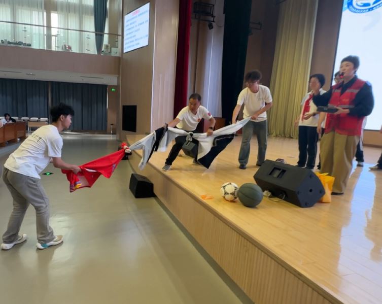 现场授课“防溺水”，筑牢暑期安全防线