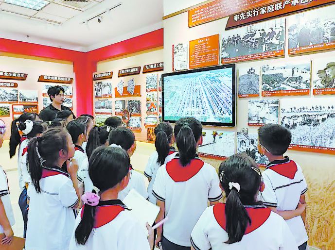桂陵路小学开展沉浸式研学