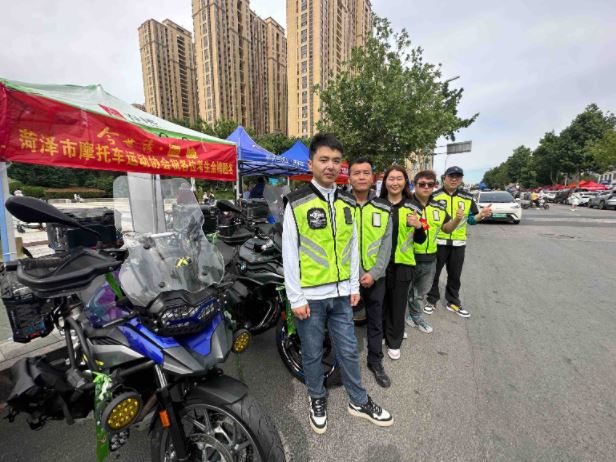 摩托骑士连续五年守护高考路
