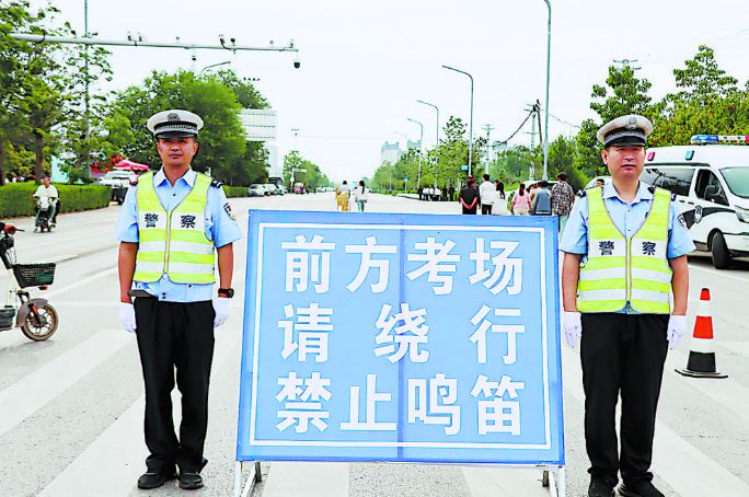 坚守岗位暖心护考