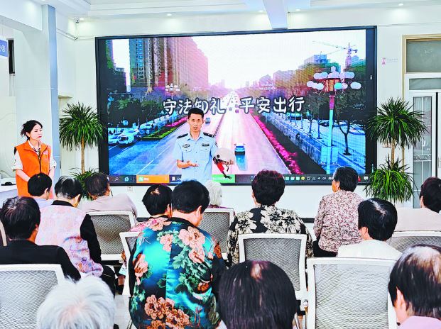 滨河街道：交通安全宣传进社区