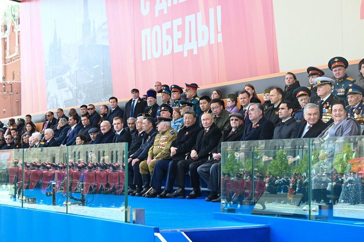 习近平出席俄罗斯纪念苏联伟大卫国战争胜利80周年庆典